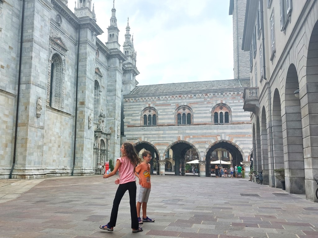 Comer See mit Kindern Duomo