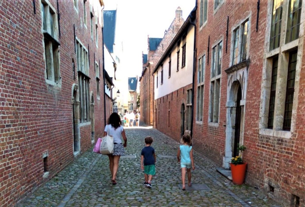 Löwen mit Kindern
