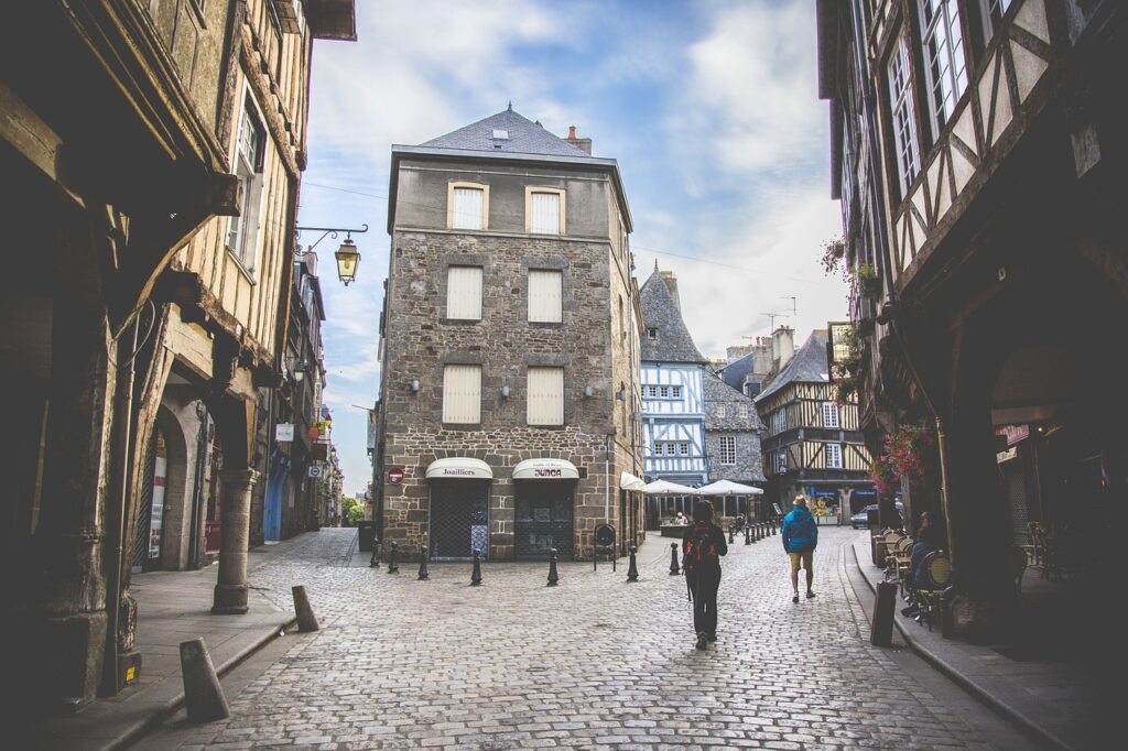 Dinan