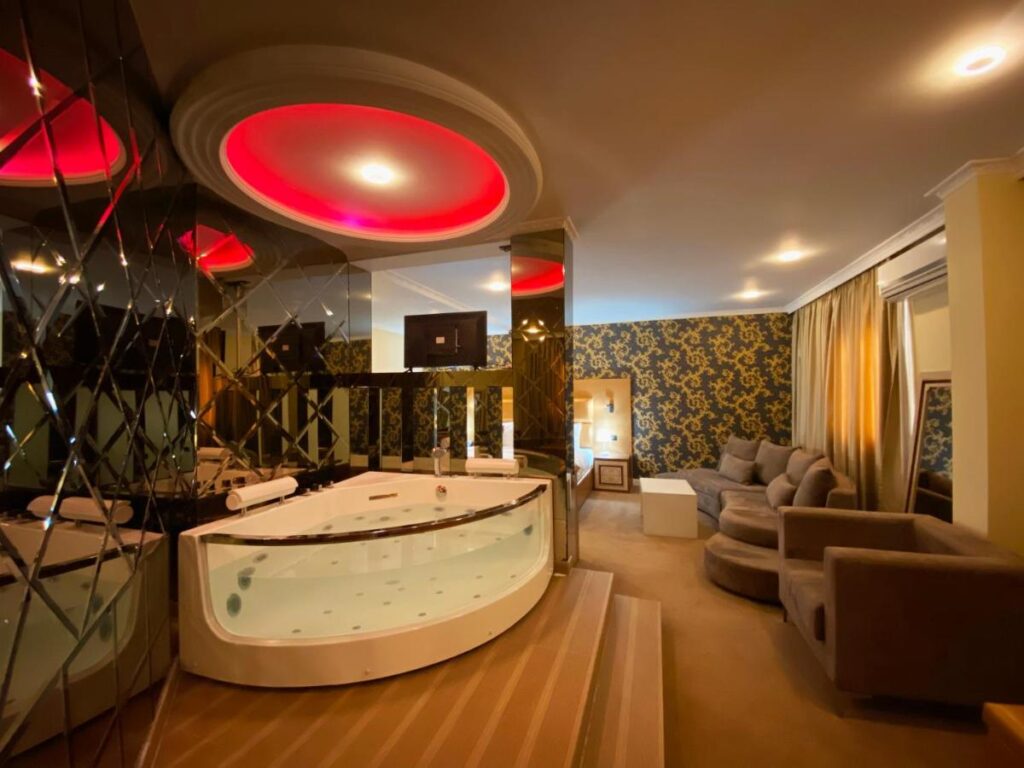 Hotel DeLuxe