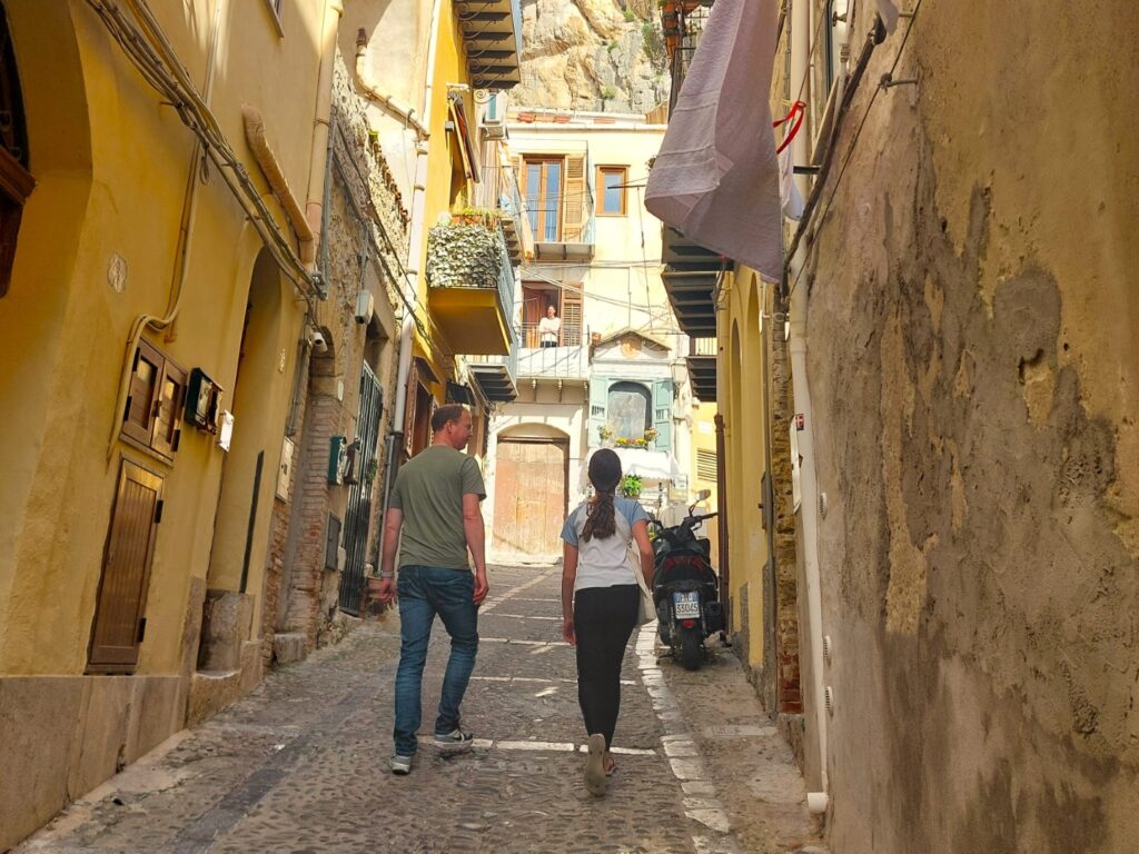 Cefalu mit Kindern