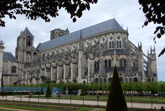 Bourges mit Kindern