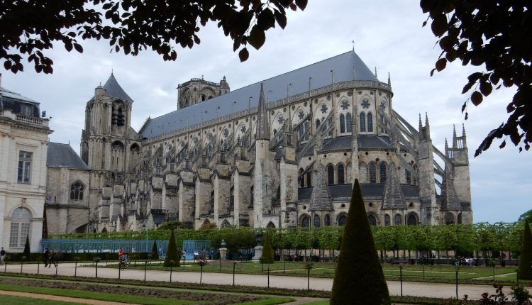Bourges mit Kindern